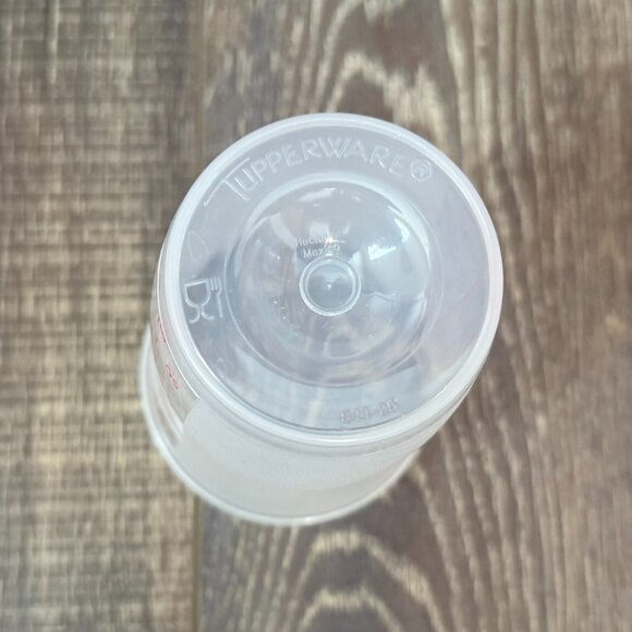 Tupperware Quick Shake Container with Insert - Picture 10 of 16